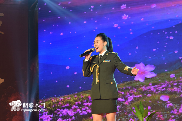 重庆朗彩木门：2017年新春团年会军旅歌唱家歌曲表演